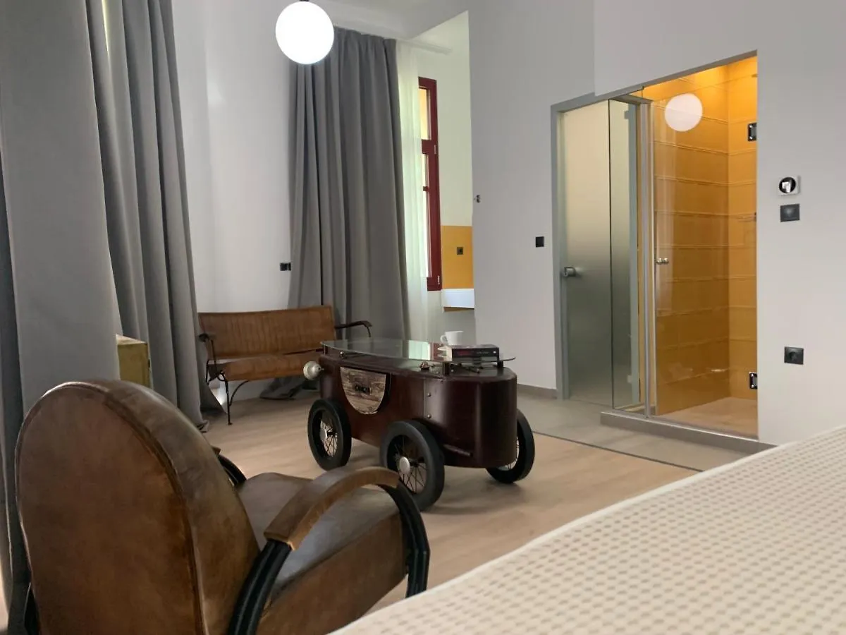 The Maroon Bottle Luxury Suites Thessaloniki 4*,  Griekenland
